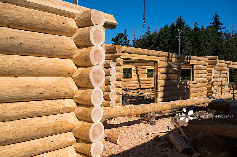 建造中的小木屋图片素材