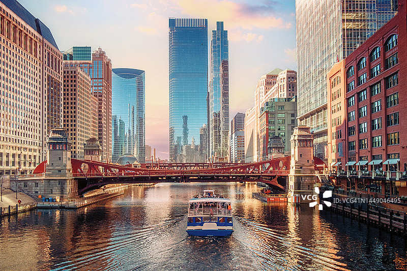 芝加哥河与城市景观图片素材