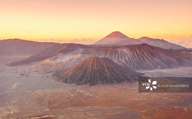 布罗莫火山日出景观图片素材