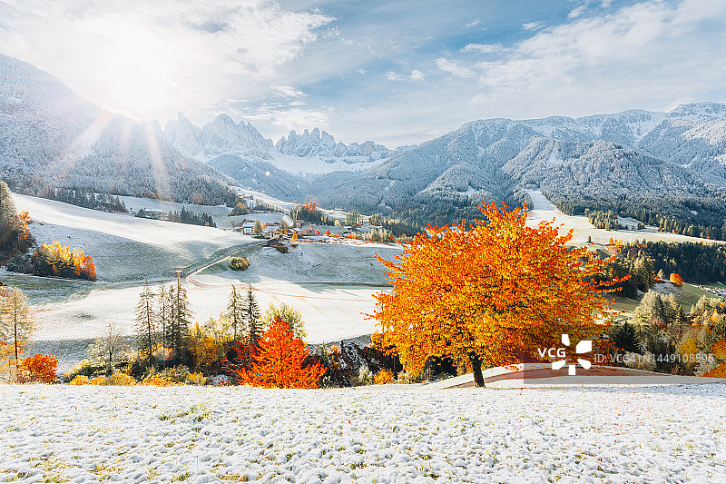 阿尔卑斯山的冰雪阳光图片素材