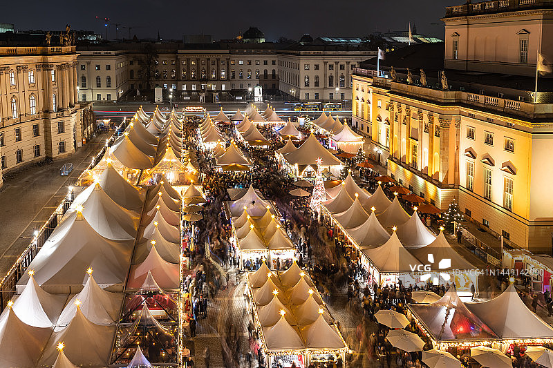 柏林倍倍尔广场的圣诞市场图片素材