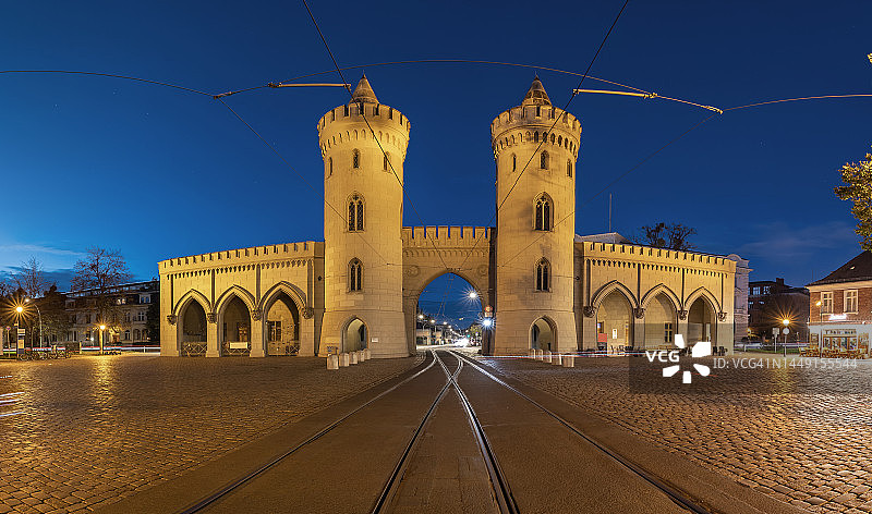 波茨坦历史城门与有轨电车（德国勃兰登堡州）图片素材