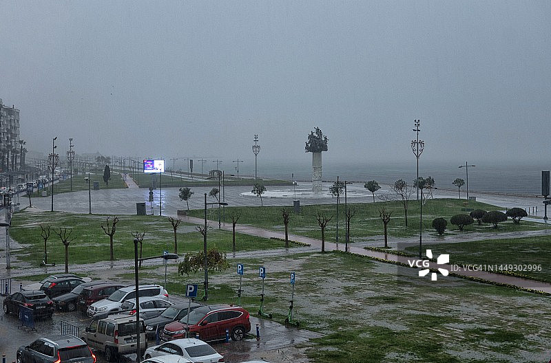 伊兹密尔雨天居恩多度广场俯视图图片素材