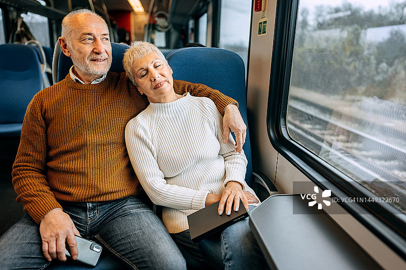 享受共同骑行图片素材