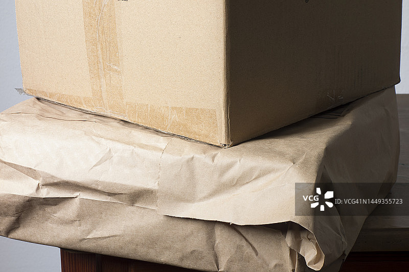 包裹递送纸板箱图片素材