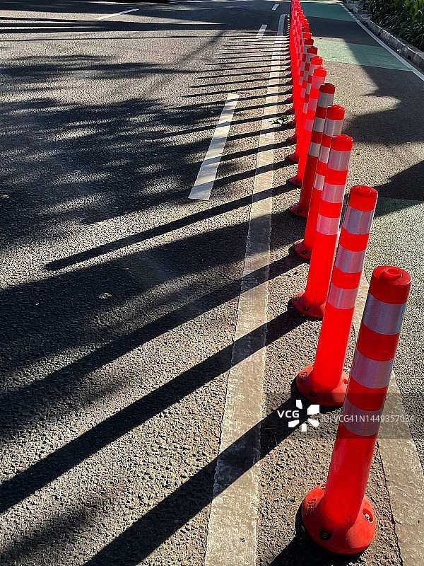 街道上的交通路锥图片素材