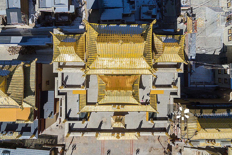 云南迪庆藏族聚居区的松赞林寺图片素材