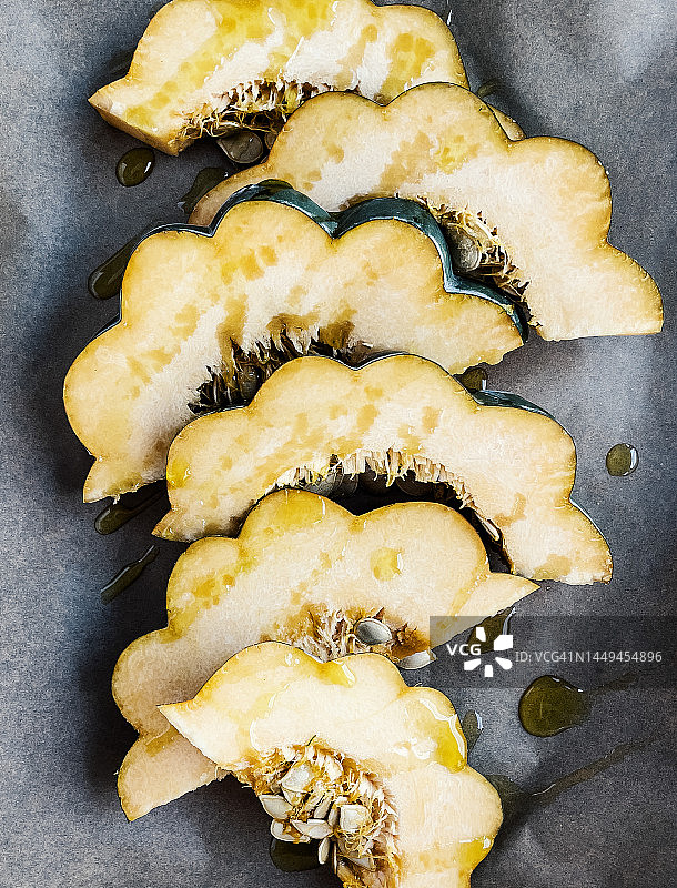 羊皮纸上的橡子南瓜片图片素材