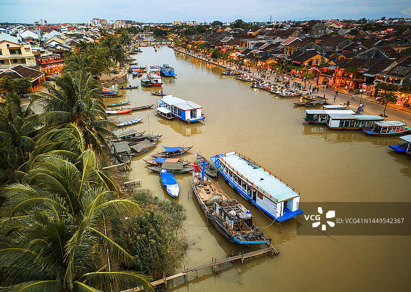 越南会安古镇黄昏航拍图片素材