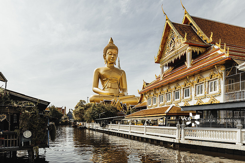 泰国曼谷帕南寺巨型佛像图片素材