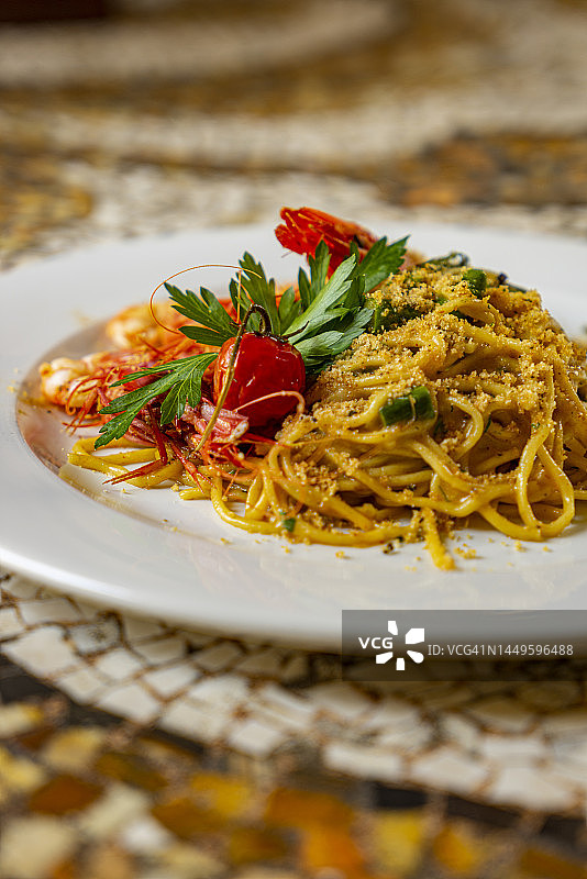 意式焗虾仁意面图片素材