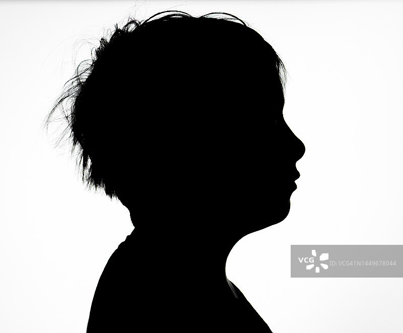 凌乱发型男孩侧影图片素材