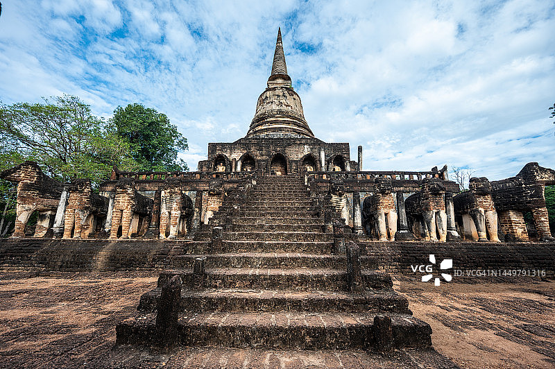 泰国素可泰府西萨查那莱历史公园的昌隆寺图片素材