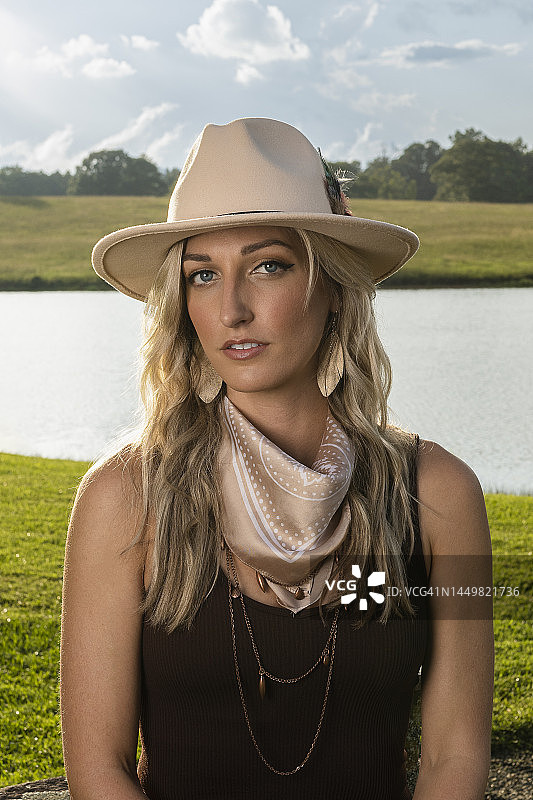 凯拉·麦金尼半身像图片素材