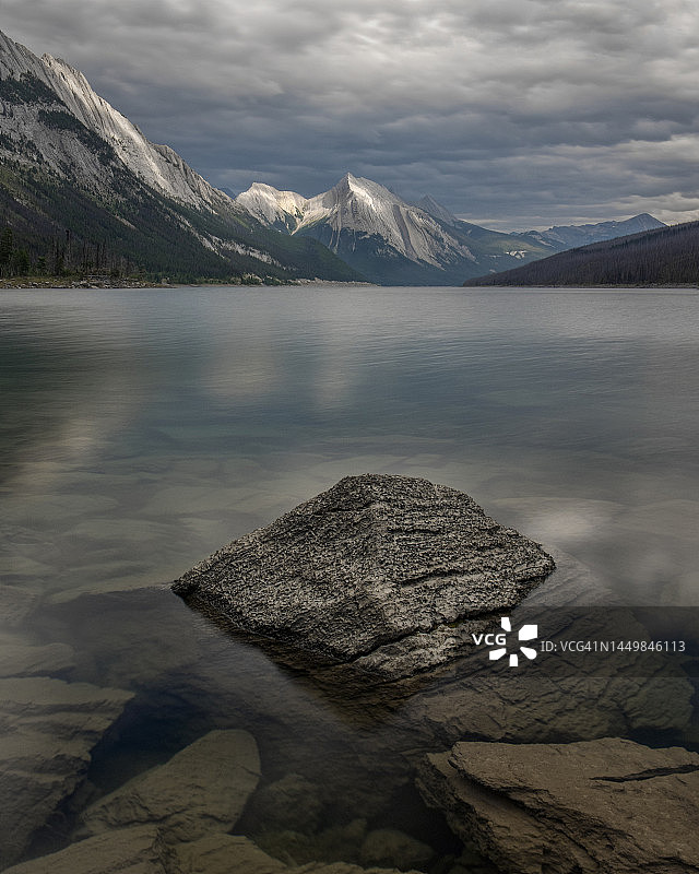 阿尔伯塔省贾斯珀国家公园药湖图片素材