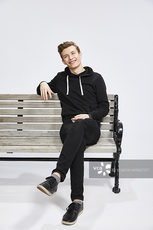 公园长椅上的男人图片素材