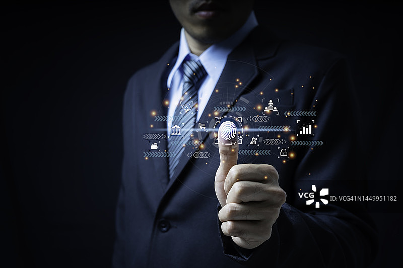 商人指向指纹扫描，通过生物识别提供安全访问，现代技术云数据存储图片素材