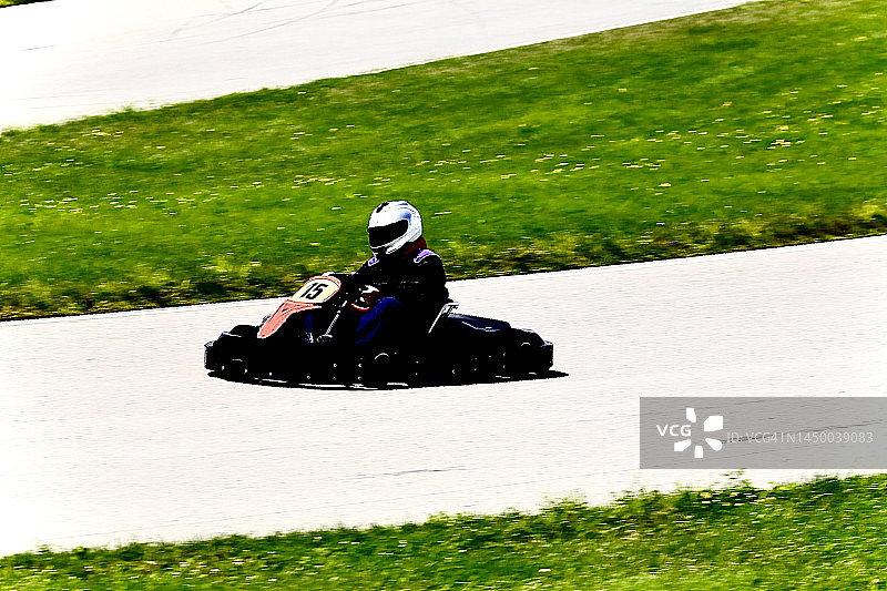 驾驶卡丁车的人图片素材