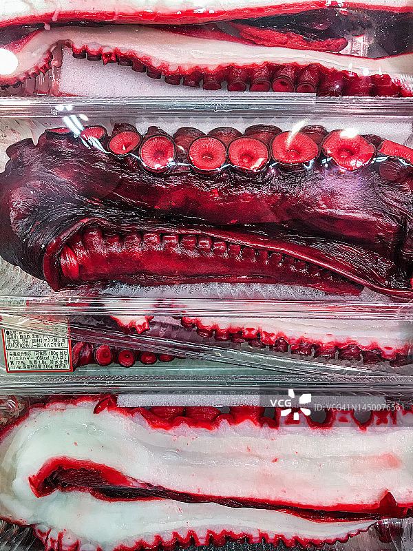 保鲜膜包裹的醋腌章鱼触手图片素材