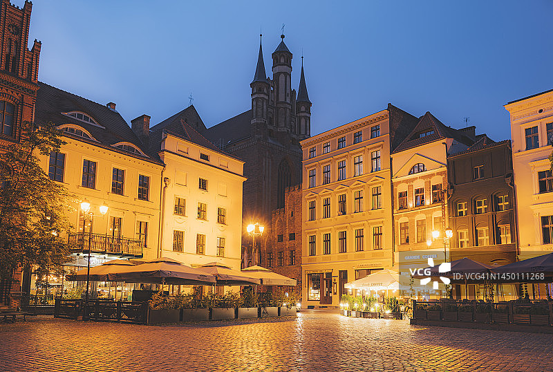 波兰托伦老城夜景图片素材