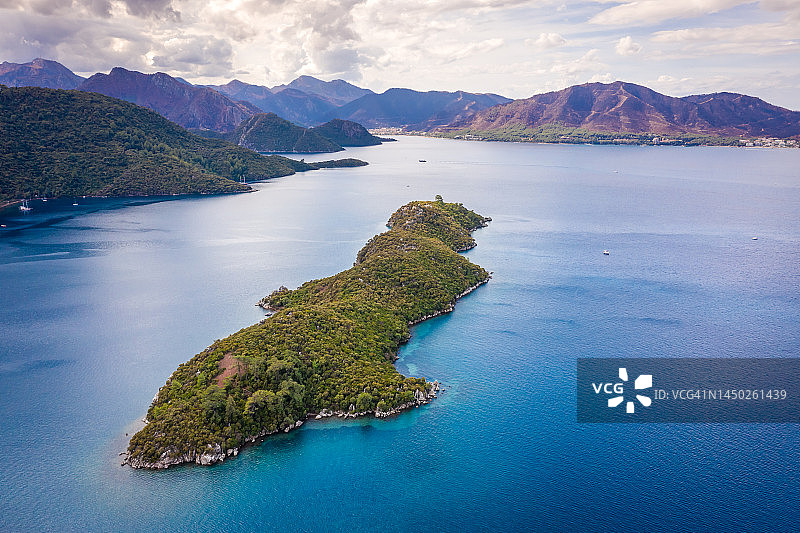 马尔马里斯湾和贝迪尔岛全景图片素材