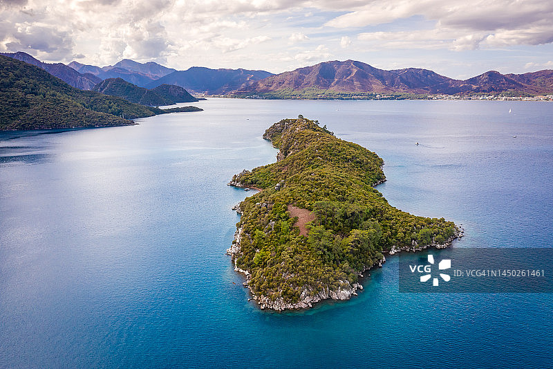 马尔马里斯湾和贝迪尔岛全景图片素材