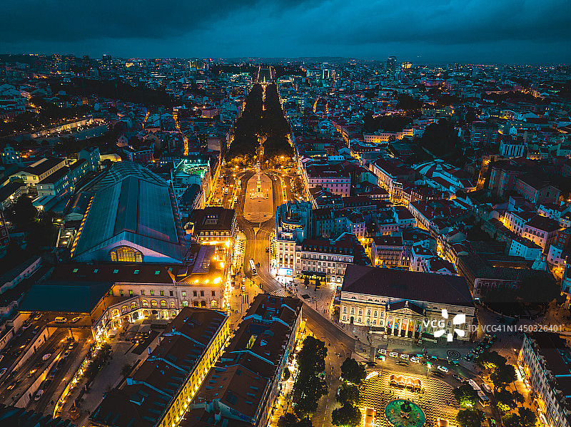 葡萄牙里斯本罗西奥广场夜景无人机航拍图片素材