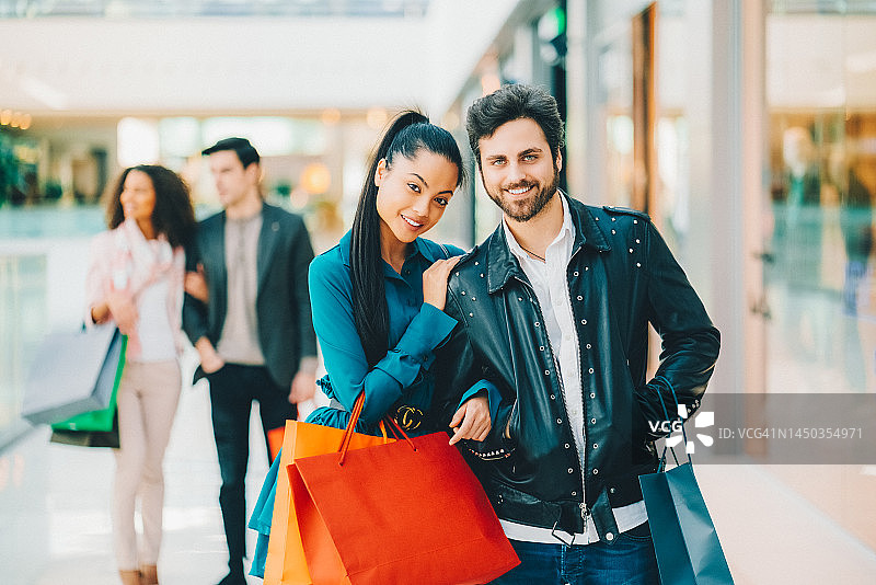 购物中心的 couple图片素材