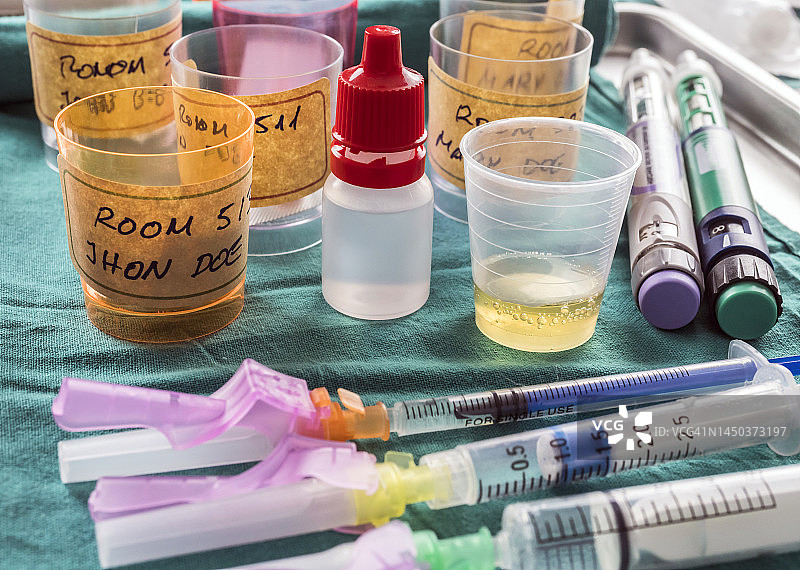 装有药物的注射器和药瓶图片素材