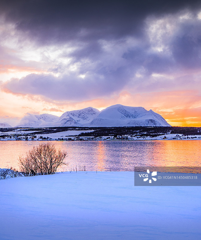 挪威北极圈Lyngen地区的冬季雪景图片素材