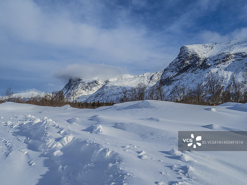 挪威北极圈Lyngen地区的冬季雪景图片素材