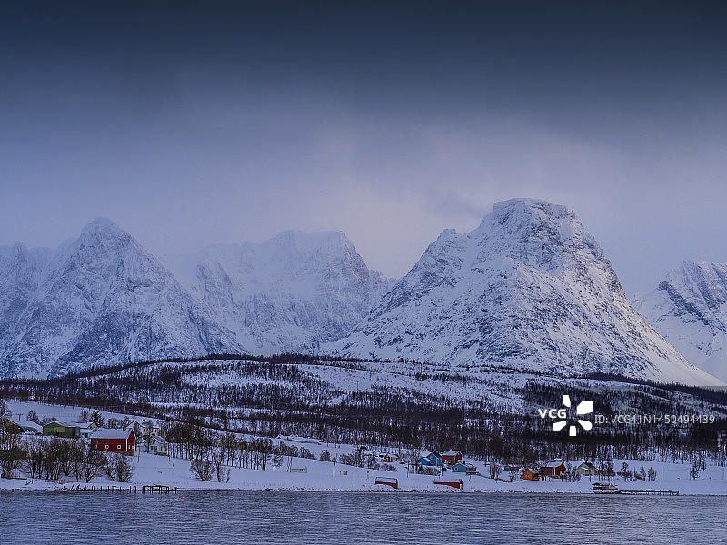 挪威北极圈Lyngen地区的冬季雪景图片素材
