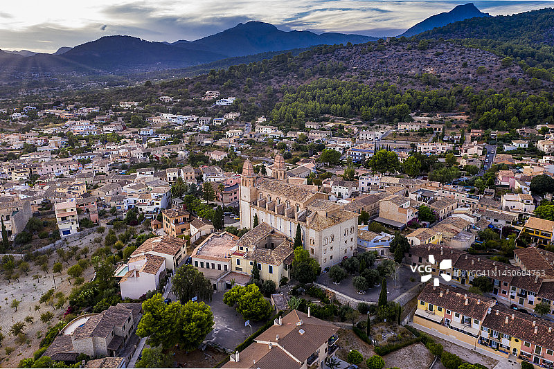 卡尔维亚市圣琼·包蒂斯塔教堂图片素材