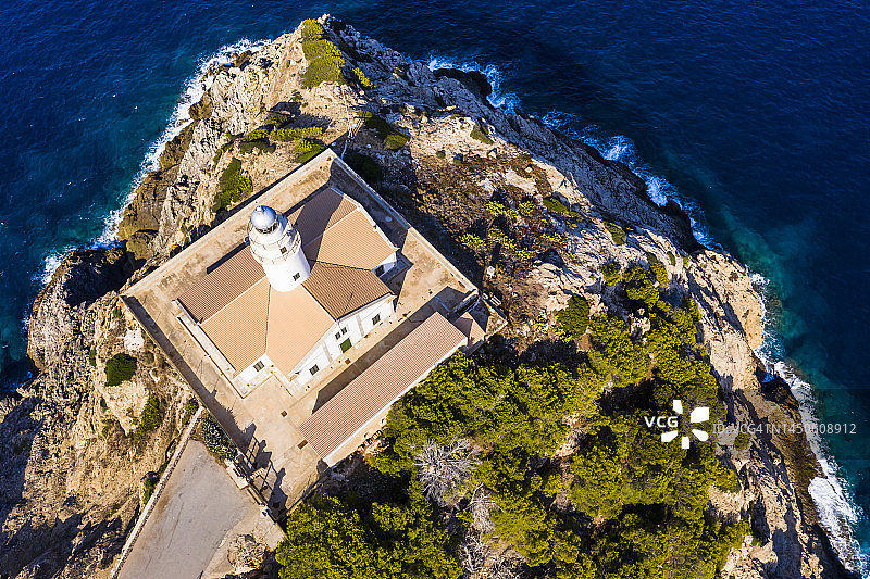 卡普德佩拉灯塔和悬崖图片素材