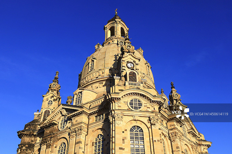 德国萨克森州德累斯顿：历史悠久的圣母教堂外观图片素材
