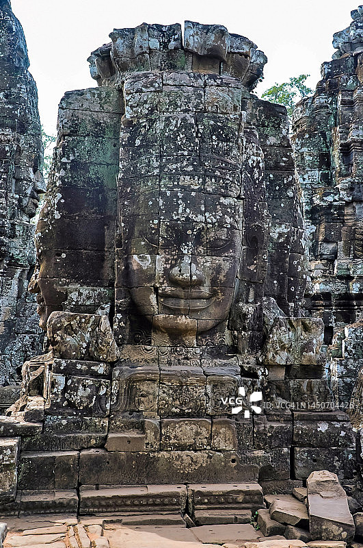 柬埔寨吴哥巴戎寺的微笑石头雕塑图片素材