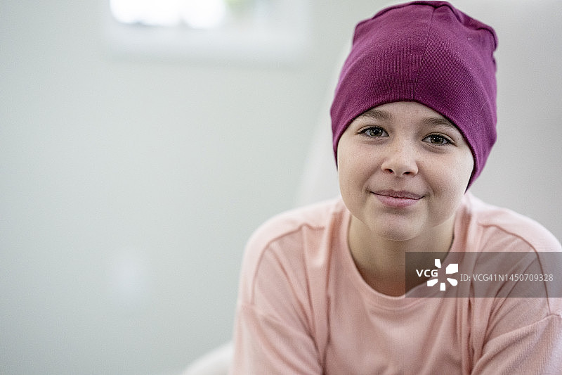 患癌症的年轻女孩图片素材