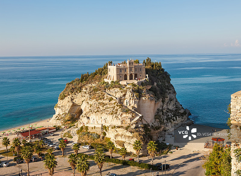 意大利卡拉布里亚特罗佩亚的圣玛丽亚·德尔伊索拉修道院图片素材