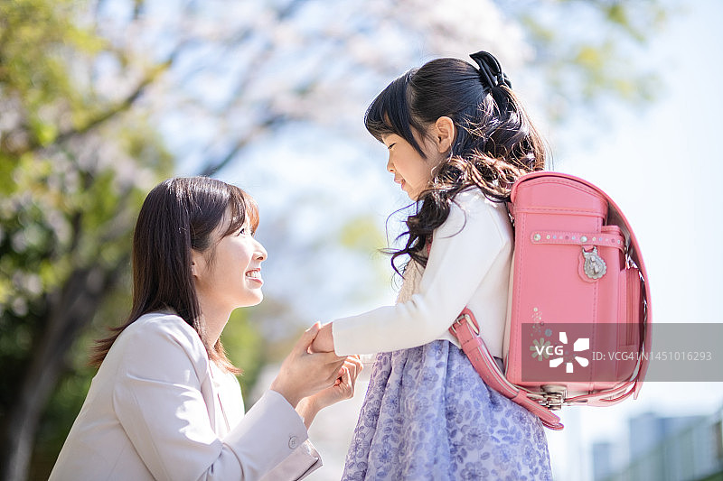 入学典礼母女肖像图片素材