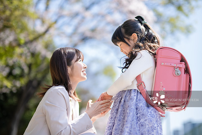 入学典礼母女肖像图片素材
