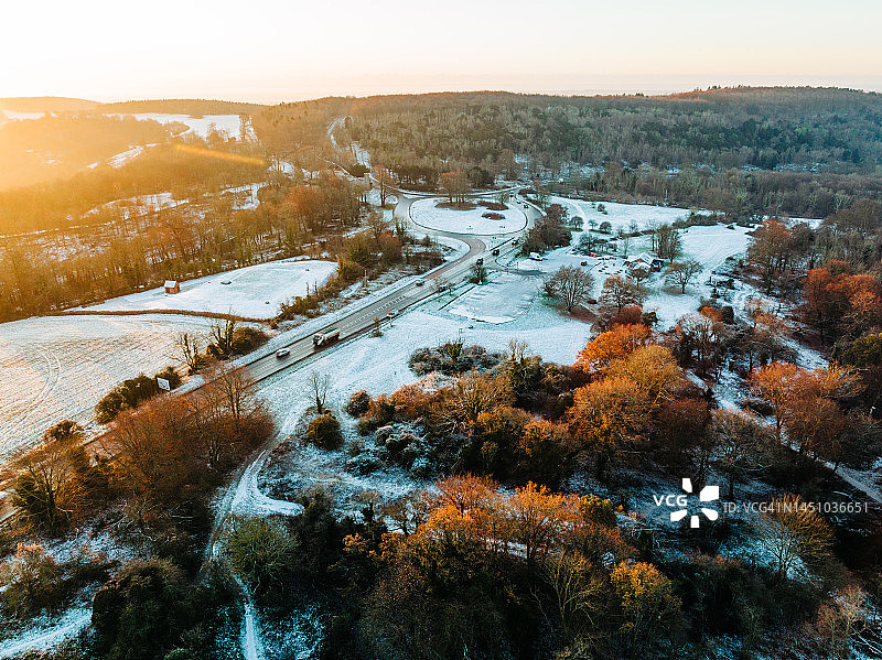 英国南唐斯丘陵的冬季雪景图片素材