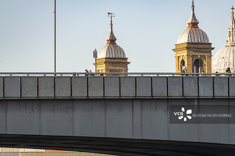 伦敦桥和 Cannon 街车站天际线图片素材