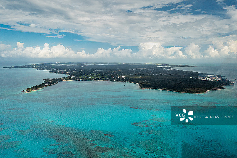 巴哈马新普罗维登斯岛的航拍图像图片素材