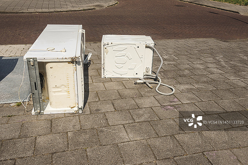街边的冰箱和洗衣机图片素材