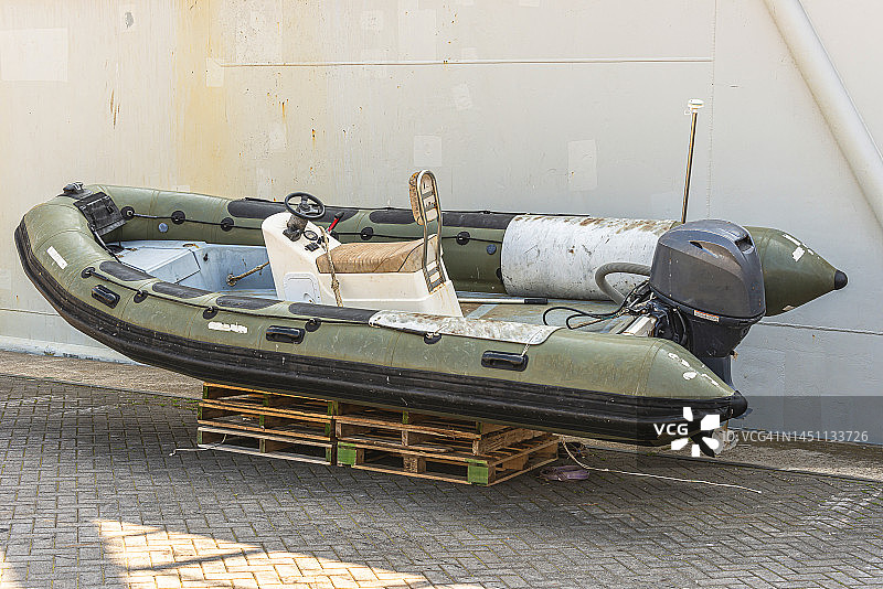 雅马哈舷外发动机绿色快艇图片素材