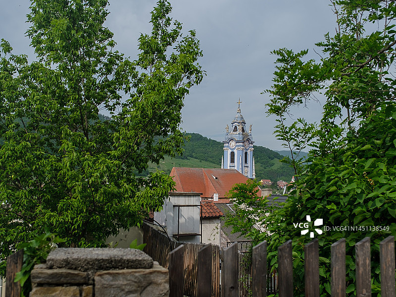奥地利杜恩施泰因的天主教堂框景照片图片素材