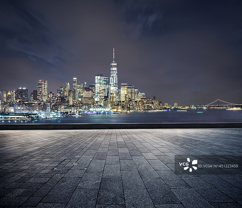 纽约市曼哈顿金融区夜景图片素材