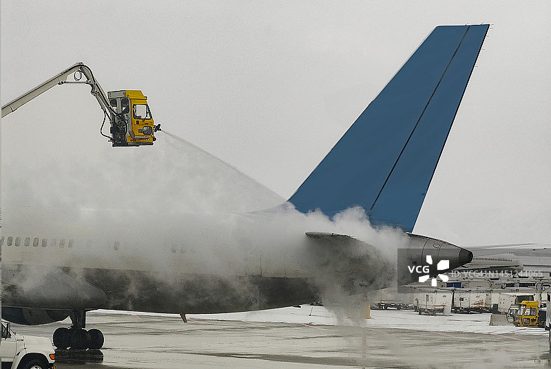 波音757客机在盐湖城国际机场（SLC）除冰图片素材