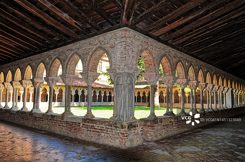穆瓦萨克圣皮埃尔修道院的迴廊图片素材