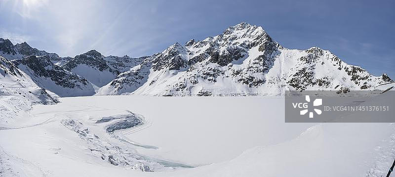 芬斯特塔尔水库与茨沃尔费尔科格尔峰，奥地利蒂罗尔州图片素材